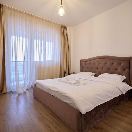 Cozy Collection Apartments At Palas Mall Iasi Exterior photo